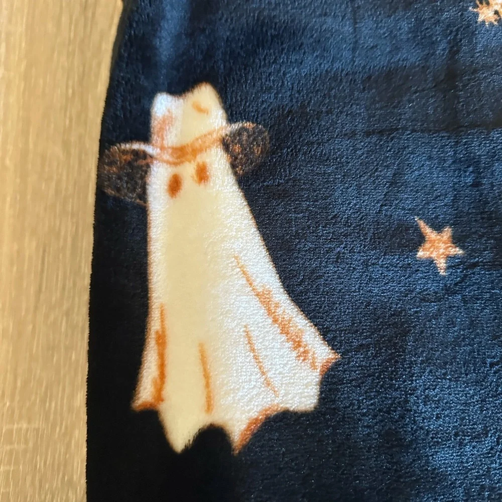 Wrangler Oversized Plush Throw Blanket with Western Halloween Designs - Picture 4 of 6